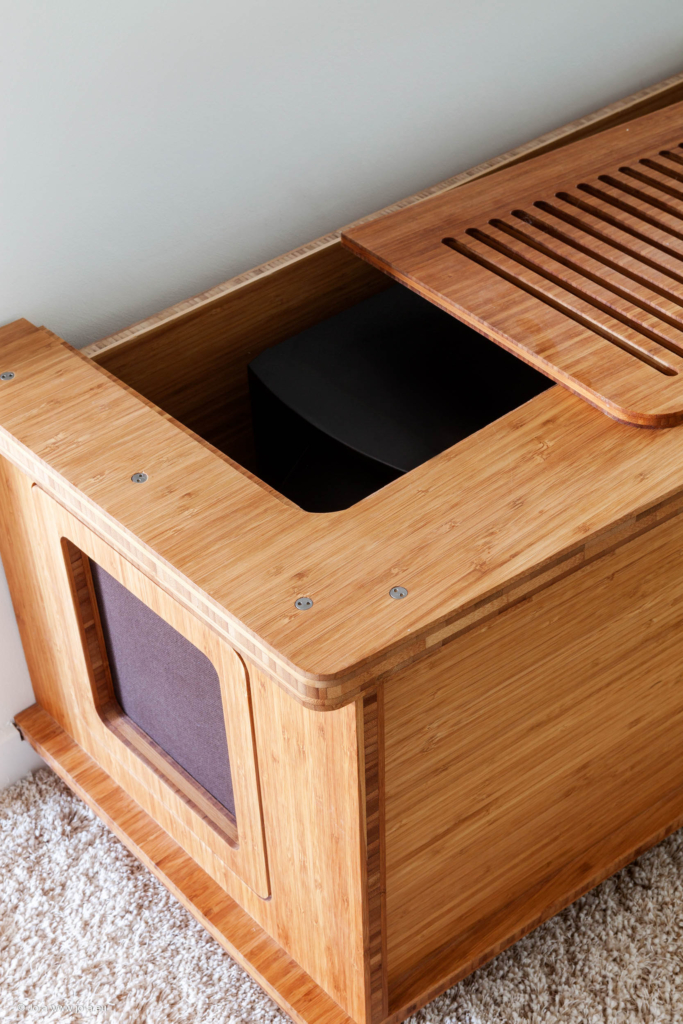 Grand meuble TV courbe en bois avec intégration hifi