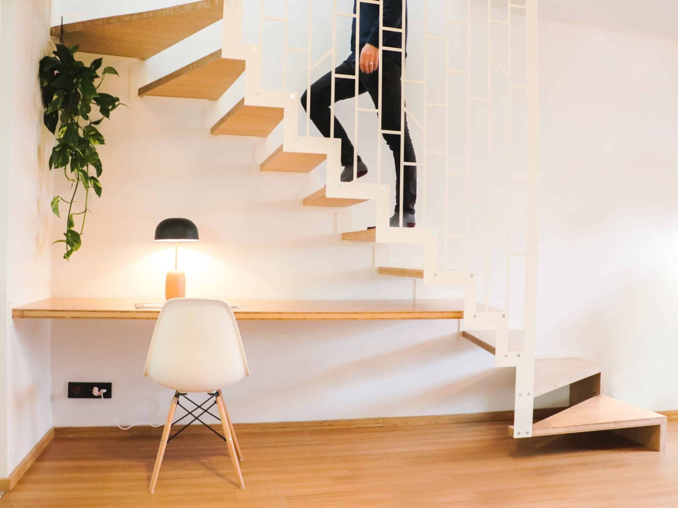 Escalier Canva avec prolongation de marche en bureau.