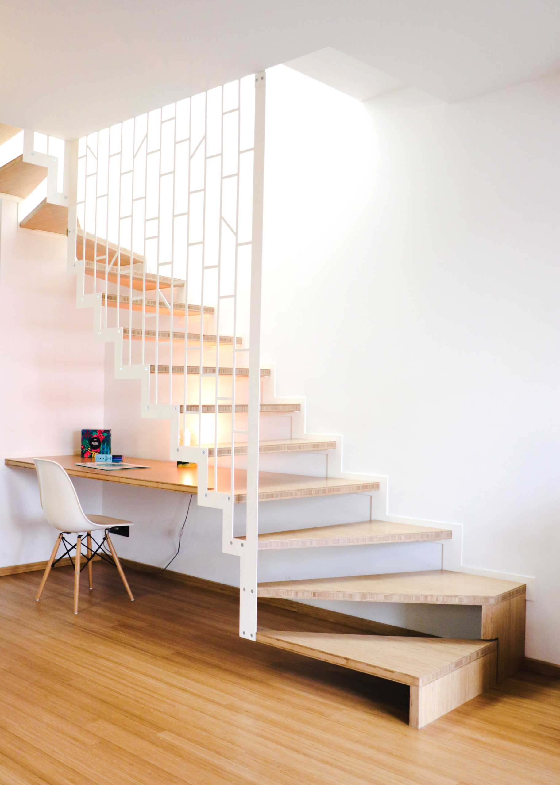 Escalier Canva avec prolongation de marche en bureau.