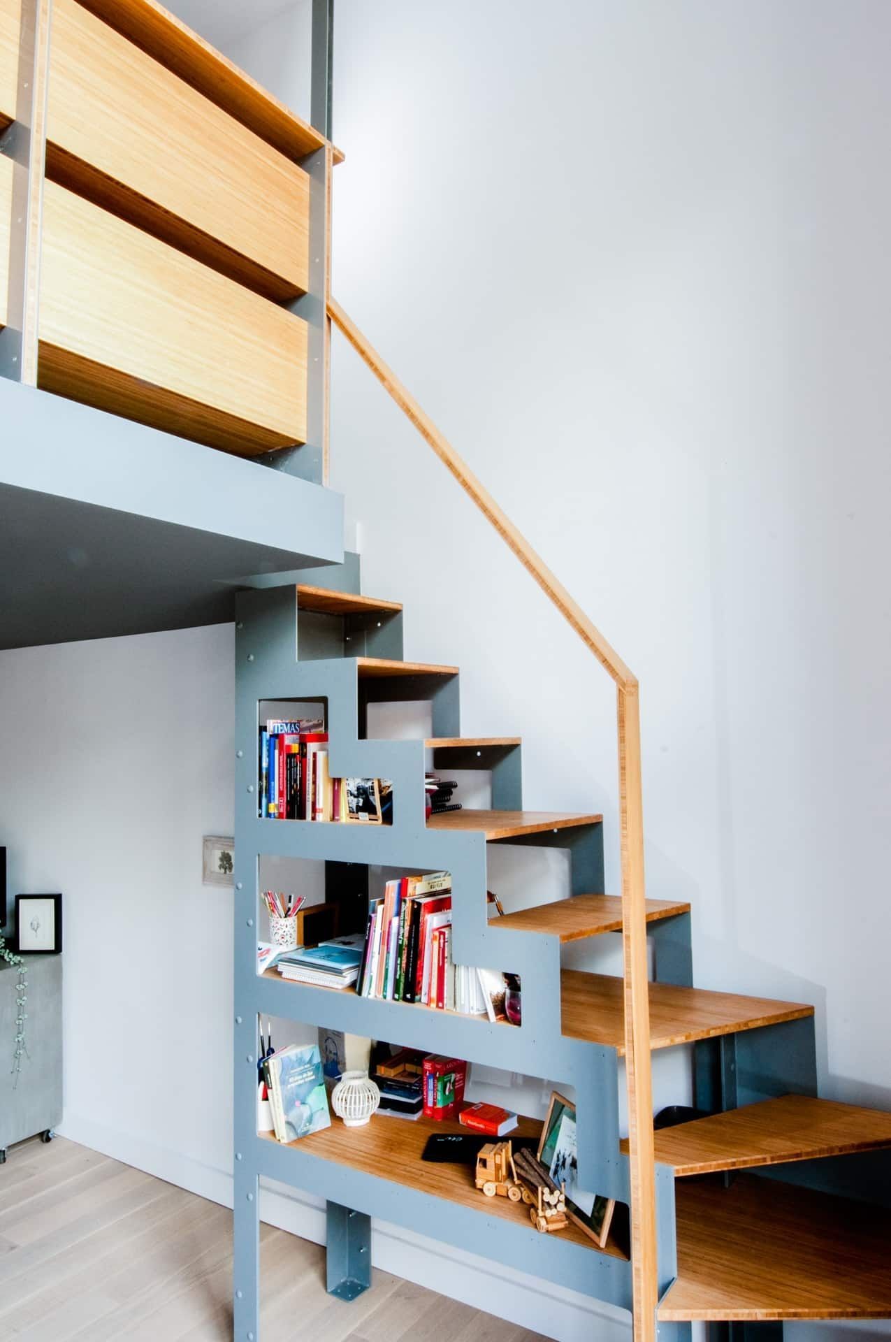 Escalier autoportant Libro avec bibliothèque intégrée