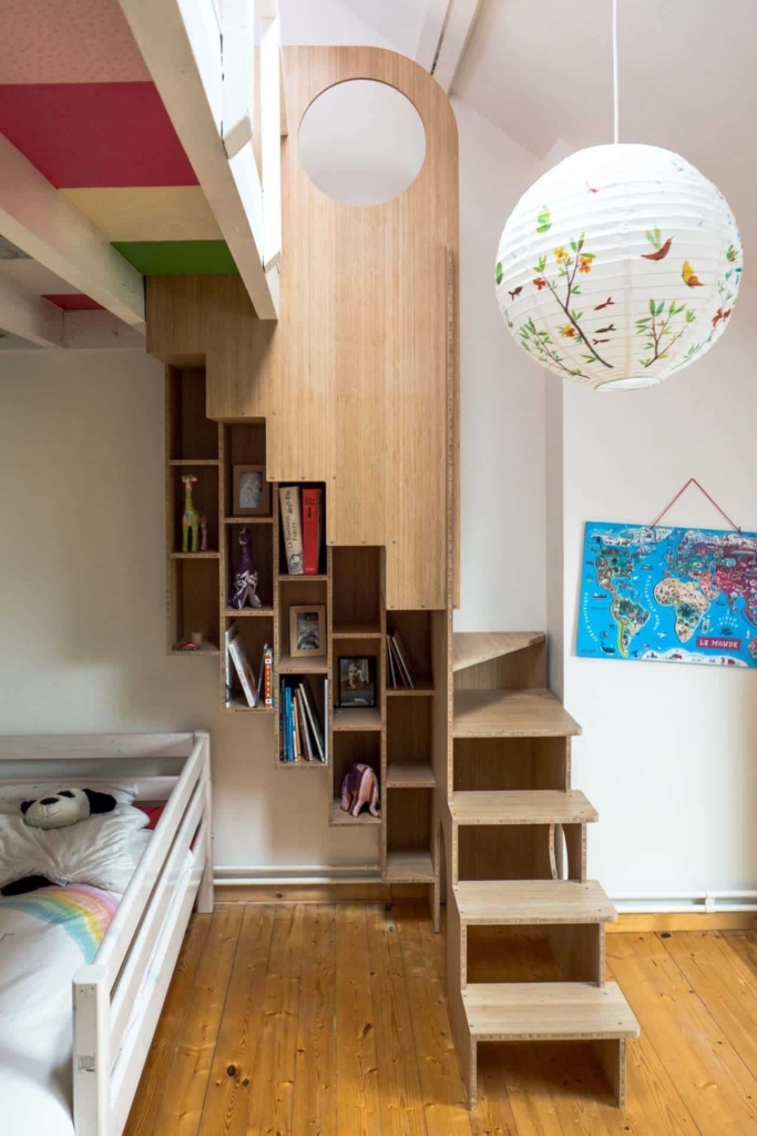 Escalier sur-mesure Libro pour chambre d'enfant avec rangements