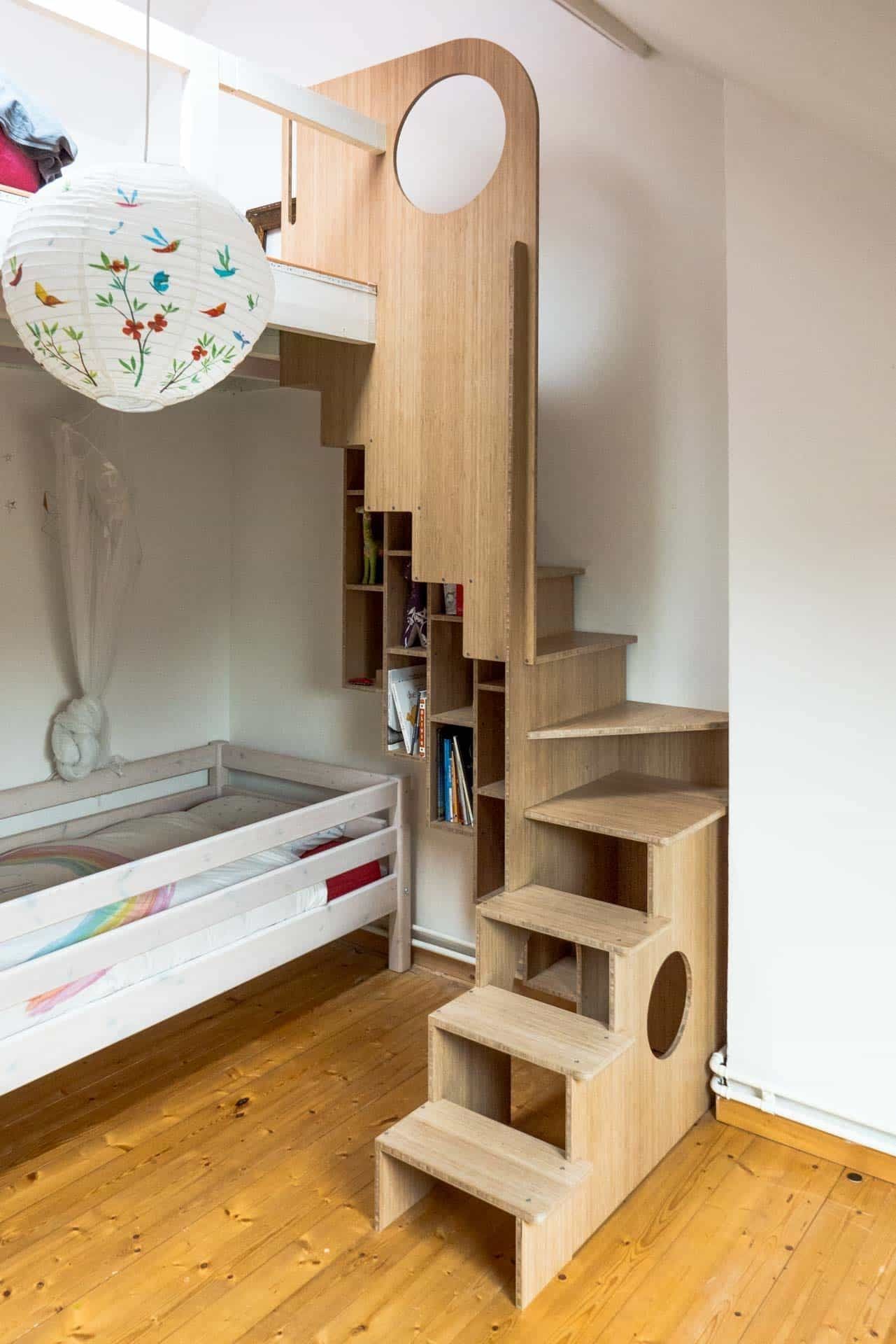 Escalier sur-mesure Libro pour chambre d'enfant avec rangements