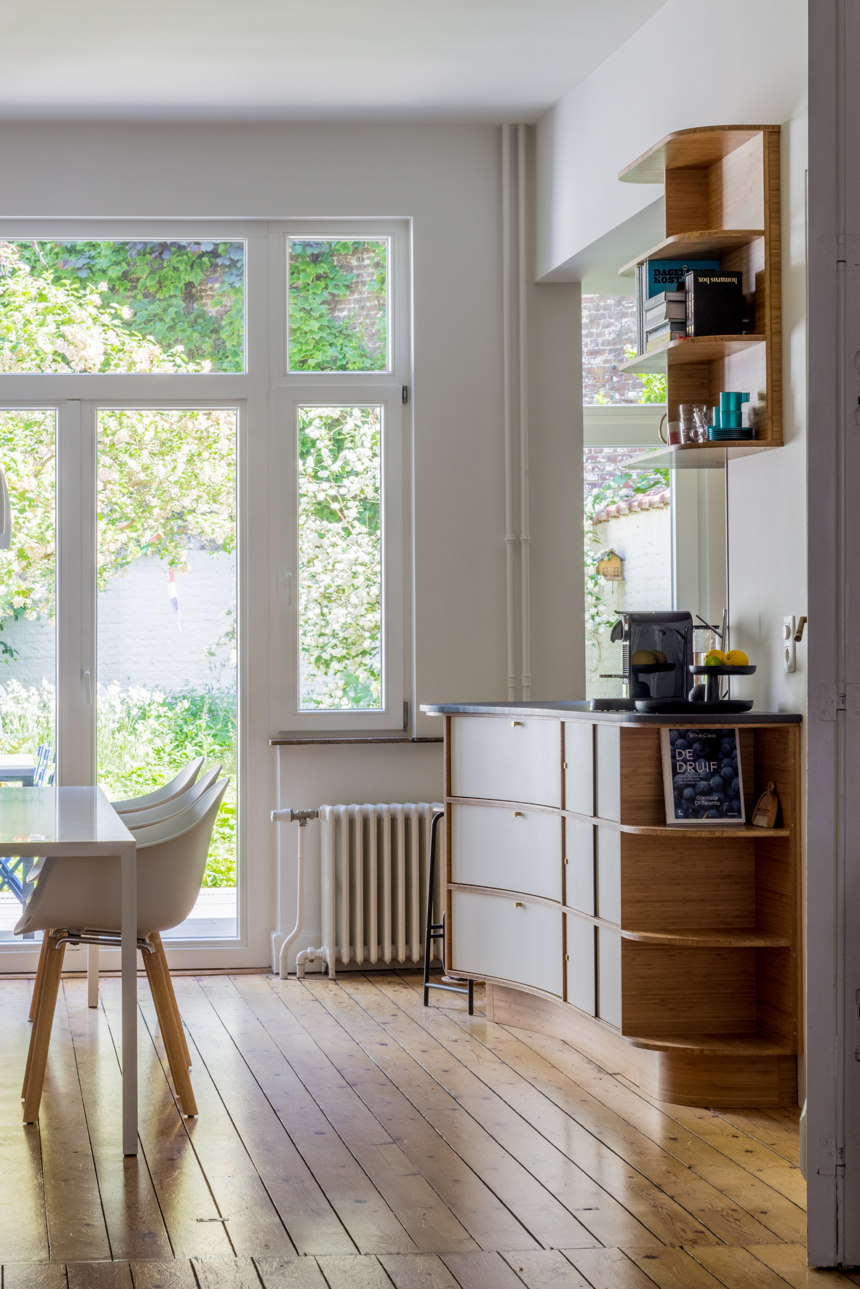 Projet de rénovation complète pour une cuisine sur-mesure avec coin buffet