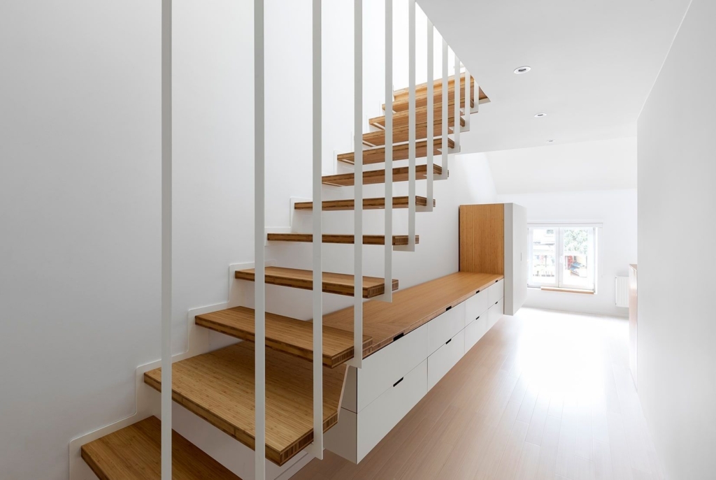 Projet d'escalier sur-mesure Up avec intégration d'un meuble dressing sur-mesure