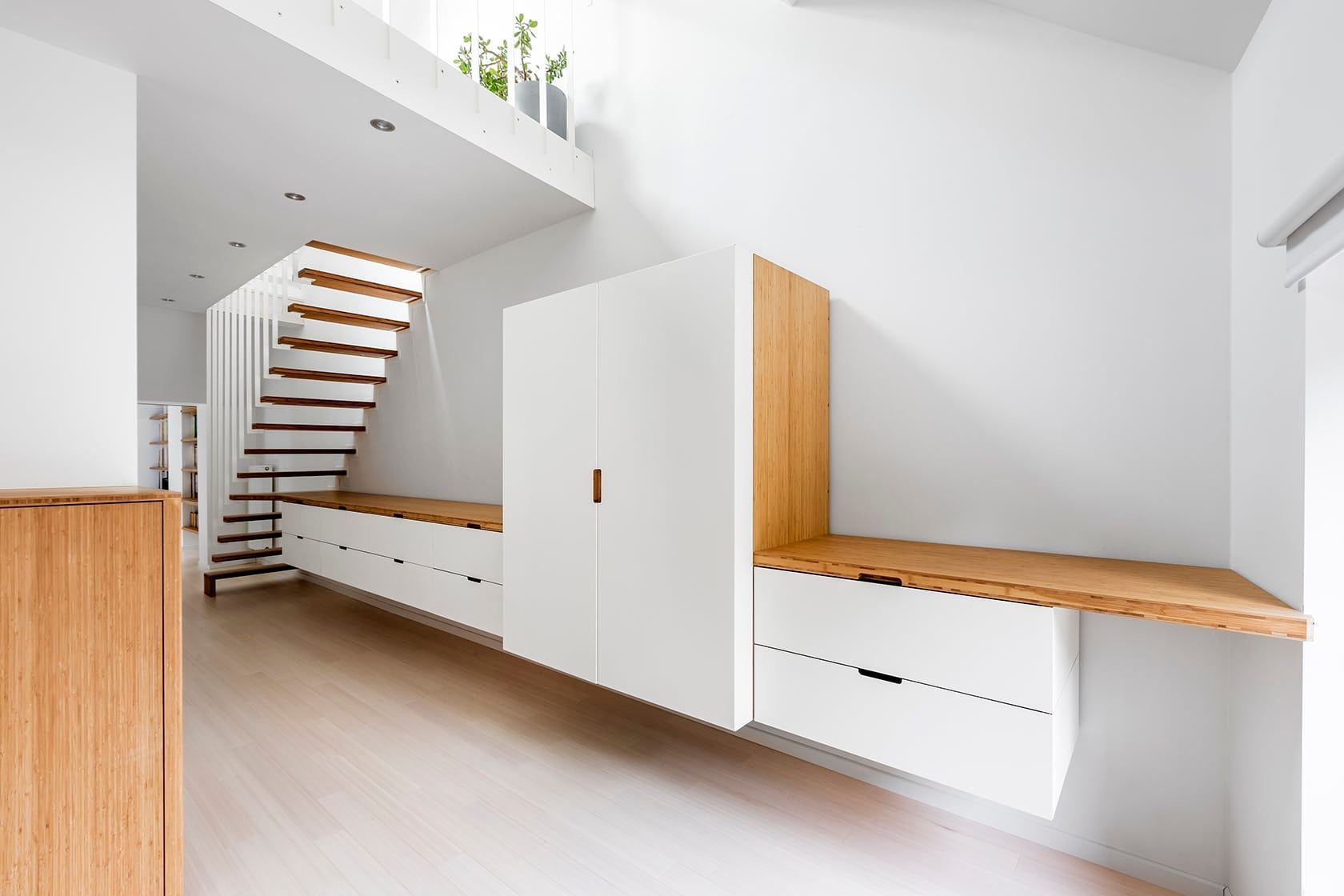 Projet d'escalier sur-mesure Up avec intégration d'un meuble dressing sur-mesure