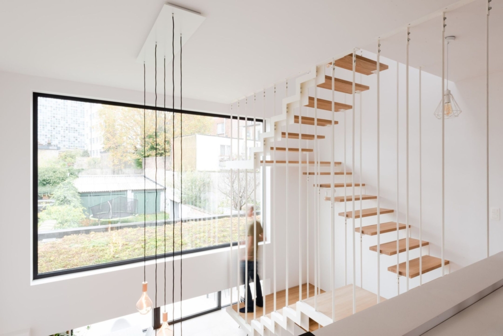 Projet d'escalier complexe sur-mesure suspendu