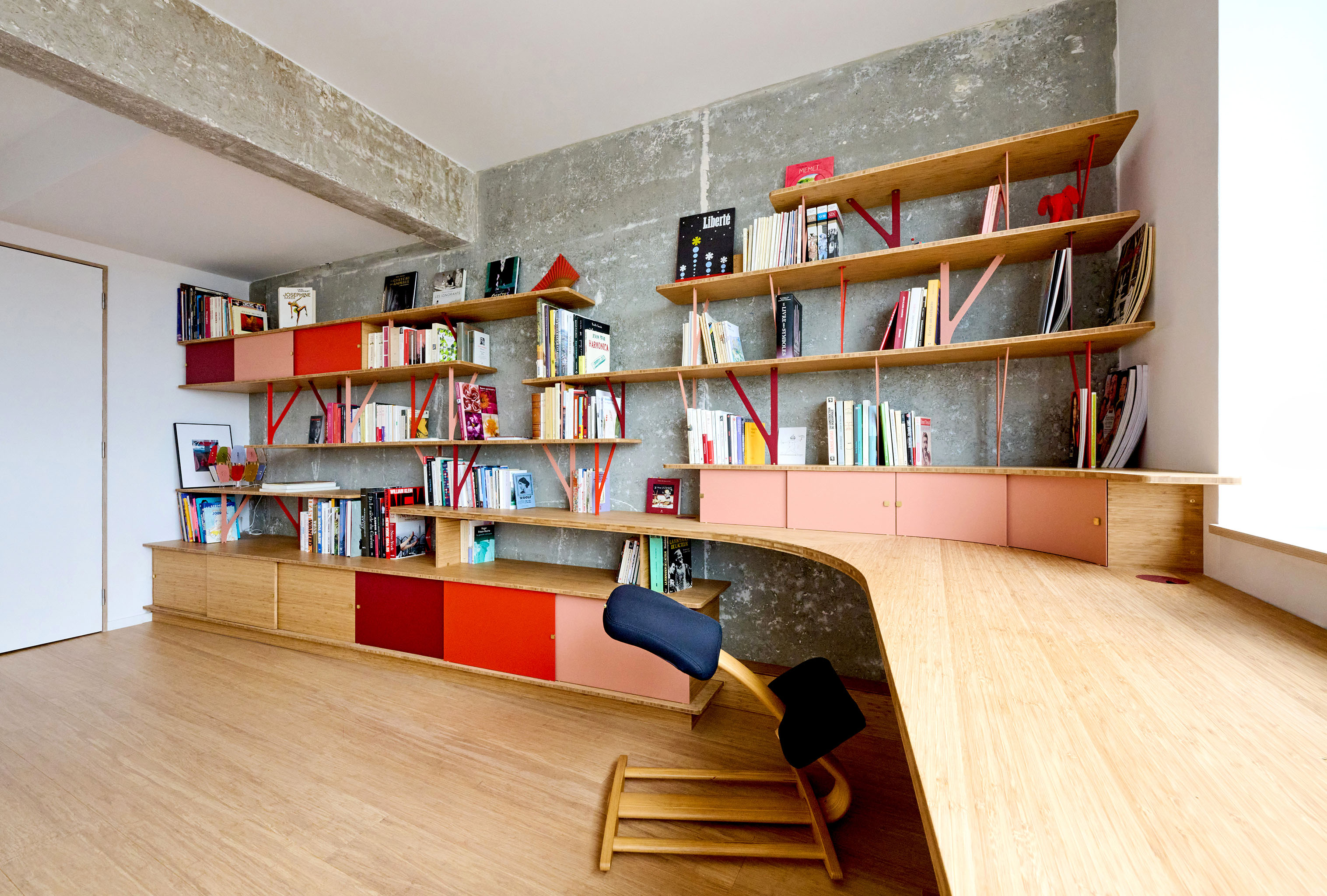 Une bibliothèque-bureau sur-mesure