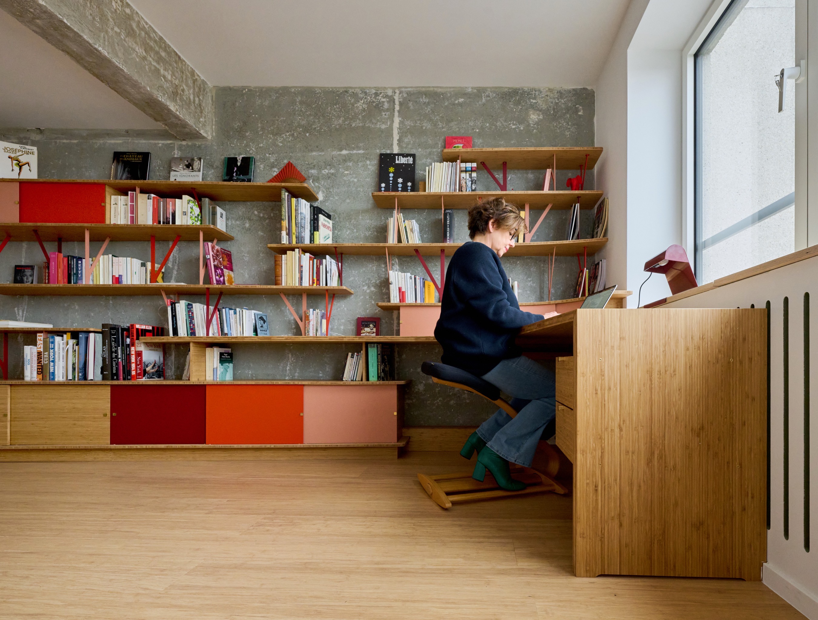 Une bibliothèque-bureau sur-mesure